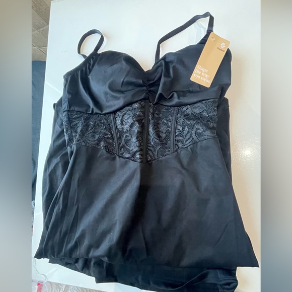 Elegant Black Chemise with Shapewear - Picture 7 of 7